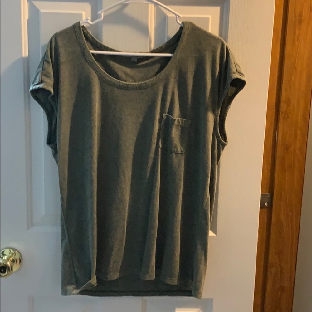 Green cap sleeve tee